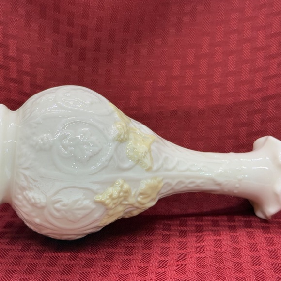 Ivory & Yellow Bud Vase with Grapevine Pattern Irish Porcelain Beleek Ireland - Picture 4 of 8